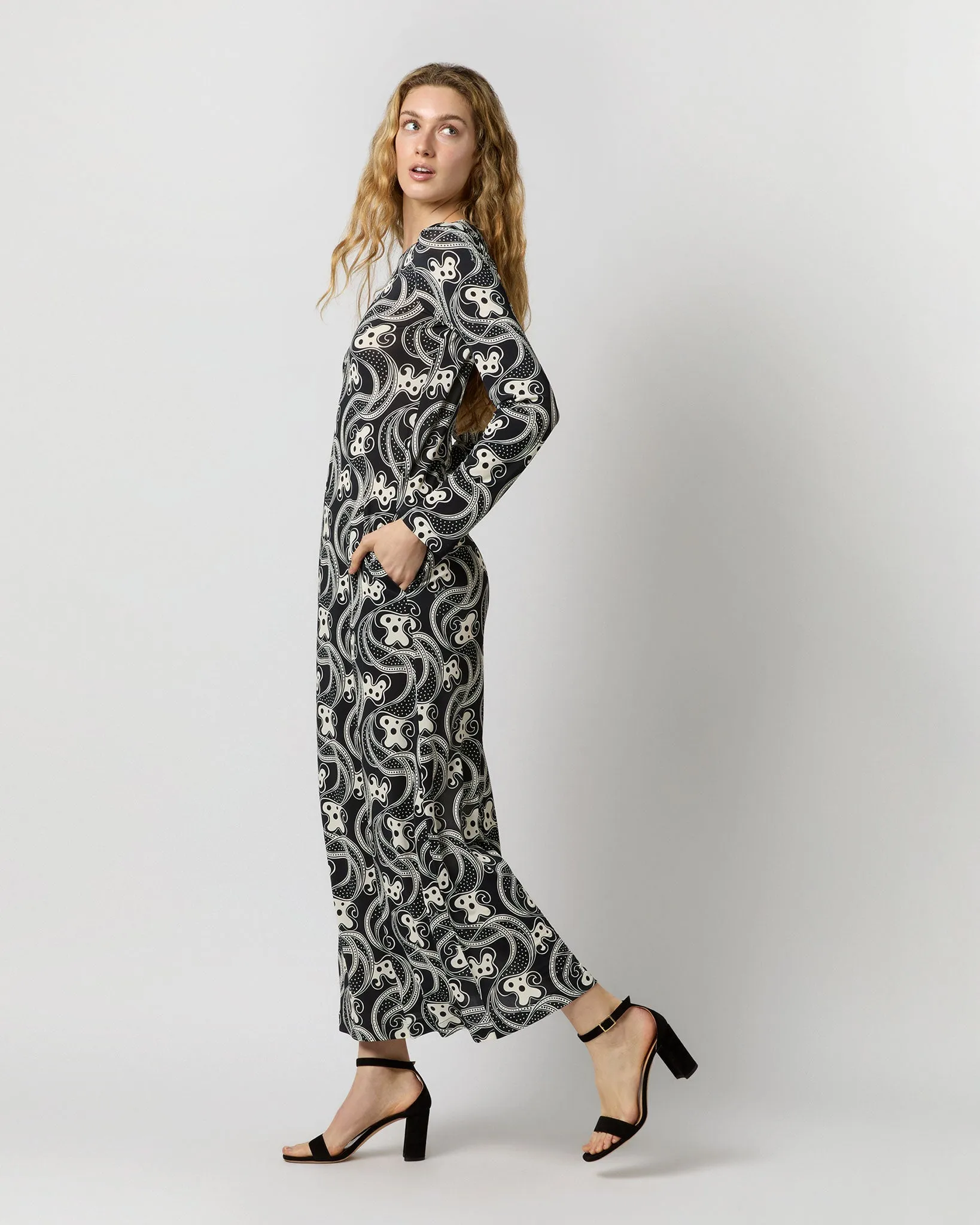 Long Sleeve Swing Dress in Black/White Aperol Flowy Jersey